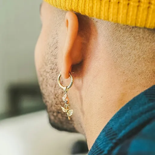Élégance et piercings d’oreille : comment porter les boucles d’oreille Fred après un perçage