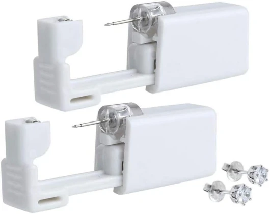 YIQI jetables Blanc de sécurité d'oreille Corps Nez lèvres Nombril Piercing Gun Pierce Outil de Poinçonnage kit de beauté avec 2 Goujons d'oreille en Acier Inoxydable (2 pcs)