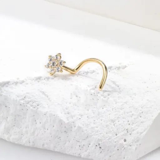 Test CM Crareesi Mania Piercing de nez or 14K : petit bijou discret qui fait le job