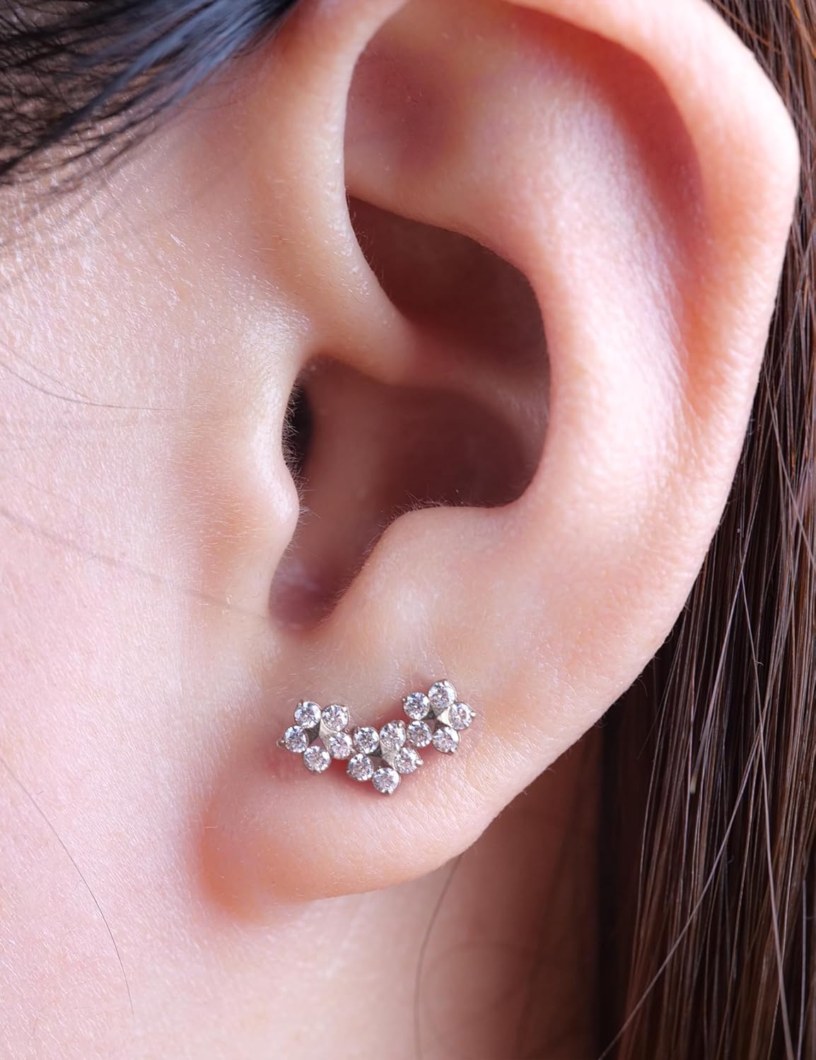 18G Titane Piercing Tragus, 2Pcs Piercing Labret Lèvre Bouche avec CZ Opale, Filetage Intérieur Piercing Oreille Cartilage, Piercing Helix pour Nombril Langue Sourcil Septum Nez Oreille Triple Flowe-silver