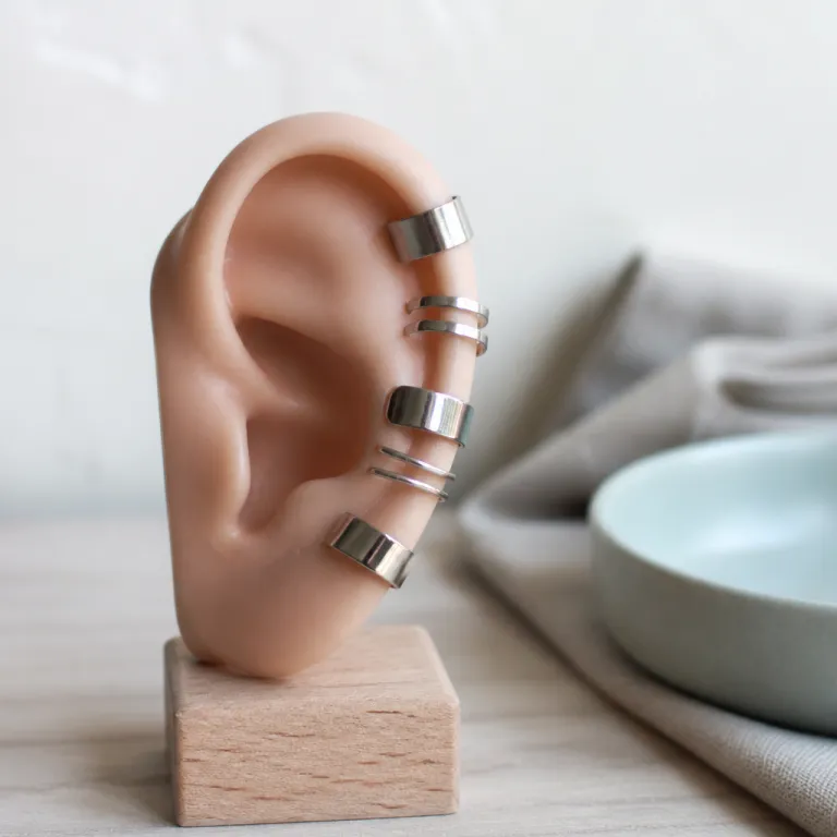 Choisir un ear cuff en acier inoxydable : l’allié élégant de vos piercings d’oreille