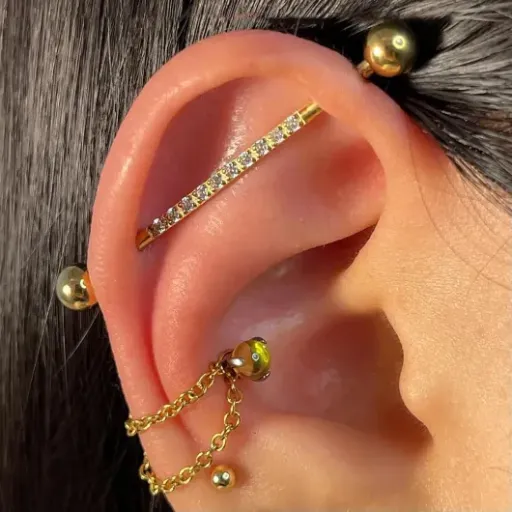 Test FINE4U Piercing industriel titane doré : joli rendu, mais quelques doutes sur la tenue
